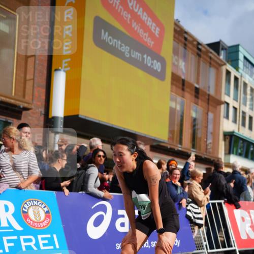 20.09.2026 - PSD Bank Halbmarathon LAZAROV Photography http://msf.ph/oto/10499453 20.09.2026 11:26:04 Ziel 2377, 2388, 4133, 4277, 4729 meine-sportfotos.de