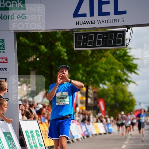 20.09.2026 - PSD Bank Halbmarathon LAZAROV Photography http://msf.ph/oto/10499529 20.09.2026 11:26:15 Ziel 2333, 4347, 4518 meine-sportfotos.de