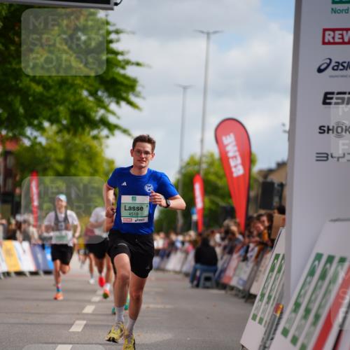 20.09.2026 - PSD Bank Halbmarathon LAZAROV Photography http://msf.ph/oto/10499540 20.09.2026 11:26:19 Ziel 2333, 2603, 3710, 4347, 4518 meine-sportfotos.de
