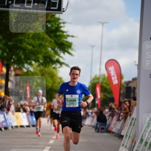 20.09.2026 - PSD Bank Halbmarathon LAZAROV Photography http://msf.ph/oto/10499544 20.09.2026 11:26:19 Ziel 2333, 2603, 3710, 4347, 4518 meine-sportfotos.de