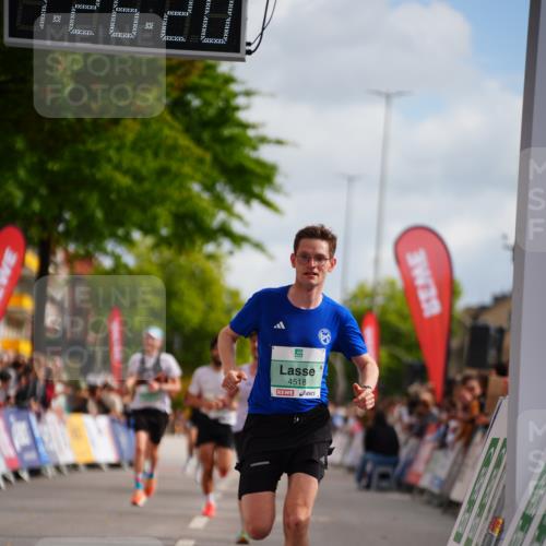 20.09.2026 - PSD Bank Halbmarathon LAZAROV Photography http://msf.ph/oto/10499549 20.09.2026 11:26:19 Ziel 2333, 2603, 3710, 4347, 4518 meine-sportfotos.de