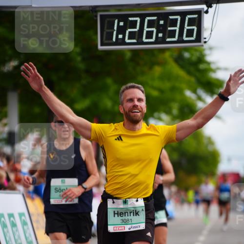 20.09.2026 - PSD Bank Halbmarathon LAZAROV Photography http://msf.ph/oto/10499627 20.09.2026 11:26:35 Ziel 1518, 3081, 4174, 4373, 4396 meine-sportfotos.de