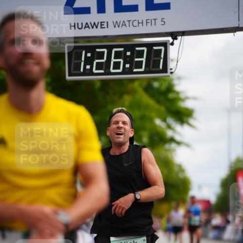20.09.2026 - PSD Bank Halbmarathon LAZAROV Photography http://msf.ph/oto/10499632 20.09.2026 11:26:36 Ziel 1518, 3081, 4373, 4396 meine-sportfotos.de
