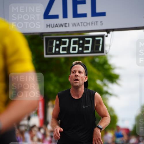 20.09.2026 - PSD Bank Halbmarathon LAZAROV Photography http://msf.ph/oto/10499634 20.09.2026 11:26:37 Ziel 3081, 4373, 4396 meine-sportfotos.de