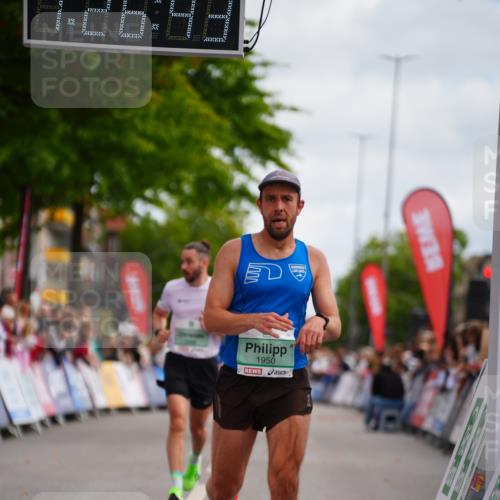 20.09.2026 - PSD Bank Halbmarathon LAZAROV Photography http://msf.ph/oto/10499661 20.09.2026 11:26:43 Ziel 1950, 3081, 3998, 4373, 4396 meine-sportfotos.de