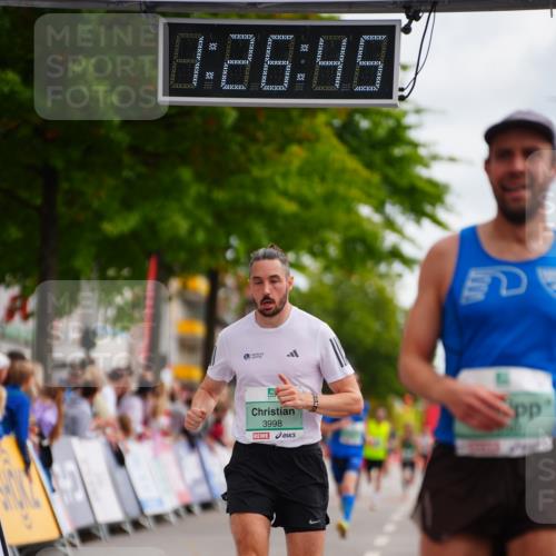 20.09.2026 - PSD Bank Halbmarathon LAZAROV Photography http://msf.ph/oto/10499669 20.09.2026 11:26:44 Ziel 1950, 3886, 3998, 4396 meine-sportfotos.de