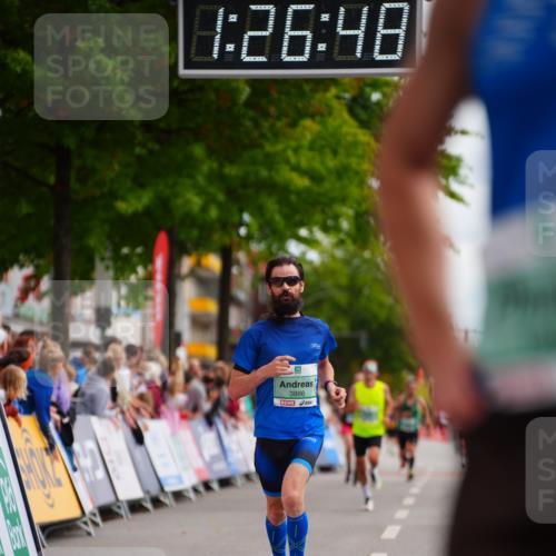 20.09.2026 - PSD Bank Halbmarathon LAZAROV Photography http://msf.ph/oto/10499681 20.09.2026 11:26:48 Ziel 1950, 3886, 3998 meine-sportfotos.de
