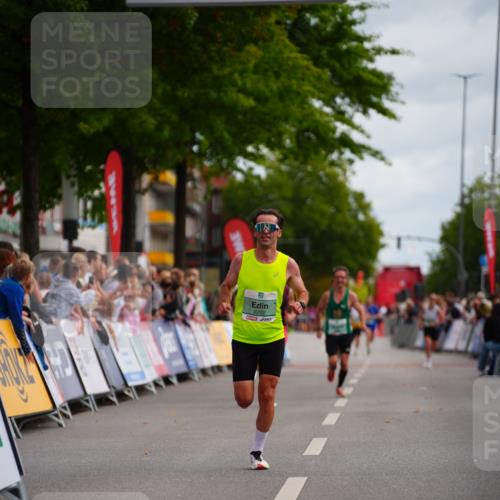20.09.2026 - PSD Bank Halbmarathon LAZAROV Photography http://msf.ph/oto/10499696 20.09.2026 11:26:51 Ziel 1950, 2292, 3886, 3998 meine-sportfotos.de
