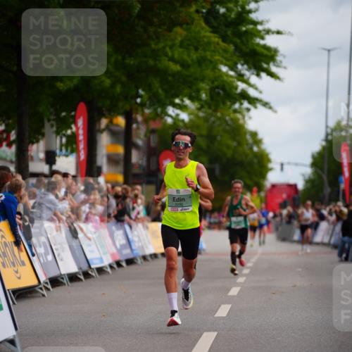 20.09.2026 - PSD Bank Halbmarathon LAZAROV Photography http://msf.ph/oto/10499698 20.09.2026 11:26:51 Ziel 1950, 2292, 3886, 3998 meine-sportfotos.de
