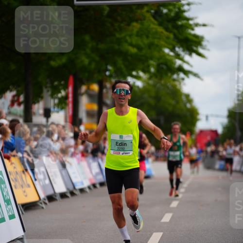 20.09.2026 - PSD Bank Halbmarathon LAZAROV Photography http://msf.ph/oto/10499703 20.09.2026 11:26:52 Ziel 1287, 2292, 3886, 3998, 4056 meine-sportfotos.de