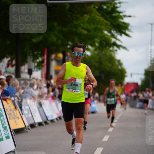 20.09.2026 - PSD Bank Halbmarathon LAZAROV Photography http://msf.ph/oto/10499705 20.09.2026 11:26:52 Ziel 1287, 2292, 3886, 3998, 4056 meine-sportfotos.de