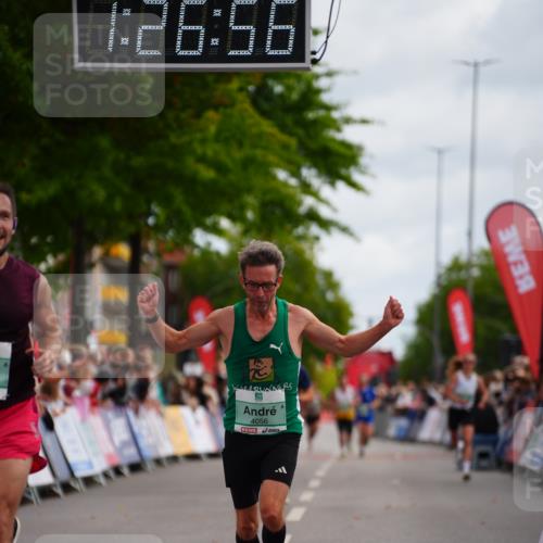 20.09.2026 - PSD Bank Halbmarathon LAZAROV Photography http://msf.ph/oto/10499728 20.09.2026 11:26:56 Ziel 1287, 2292, 2845, 3886, 4056 meine-sportfotos.de