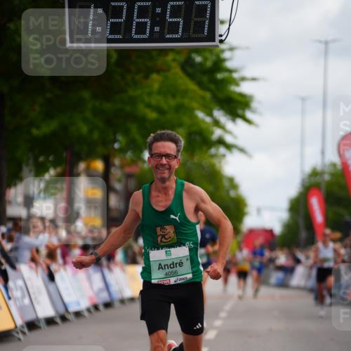 20.09.2026 - PSD Bank Halbmarathon LAZAROV Photography http://msf.ph/oto/10499737 20.09.2026 11:26:56 Ziel 1287, 2292, 2845, 3886, 4056 meine-sportfotos.de