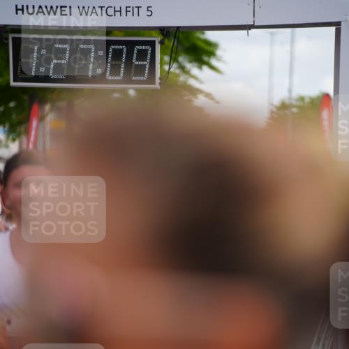 20.09.2026 - PSD Bank Halbmarathon LAZAROV Photography http://msf.ph/oto/10499778 20.09.2026 11:27:09 Ziel 1574, 2346, 3870, 4553 meine-sportfotos.de
