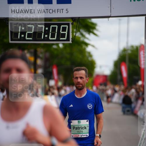 20.09.2026 - PSD Bank Halbmarathon LAZAROV Photography http://msf.ph/oto/10499780 20.09.2026 11:27:09 Ziel 1574, 2346, 3870, 4553 meine-sportfotos.de