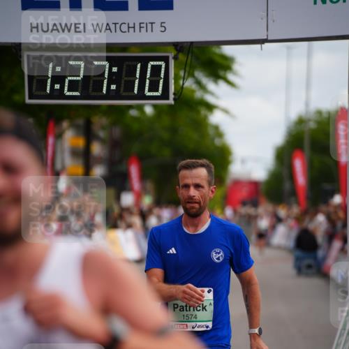 20.09.2026 - PSD Bank Halbmarathon LAZAROV Photography http://msf.ph/oto/10499783 20.09.2026 11:27:09 Ziel 1574, 2346, 3870, 4553 meine-sportfotos.de