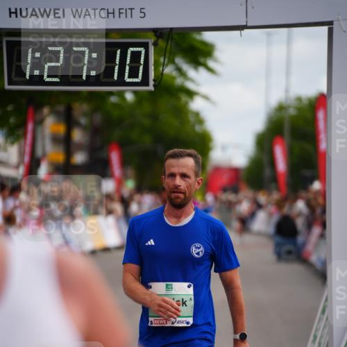 20.09.2026 - PSD Bank Halbmarathon LAZAROV Photography http://msf.ph/oto/10499786 20.09.2026 11:27:09 Ziel 1574, 2346, 3870, 4553 meine-sportfotos.de