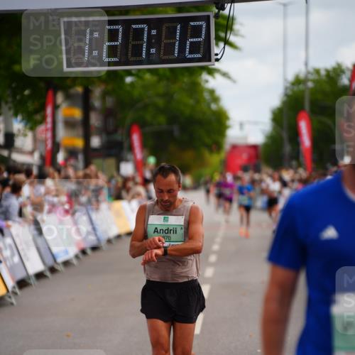 20.09.2026 - PSD Bank Halbmarathon LAZAROV Photography http://msf.ph/oto/10499789 20.09.2026 11:27:12 Ziel 1574, 3870, 4553 meine-sportfotos.de