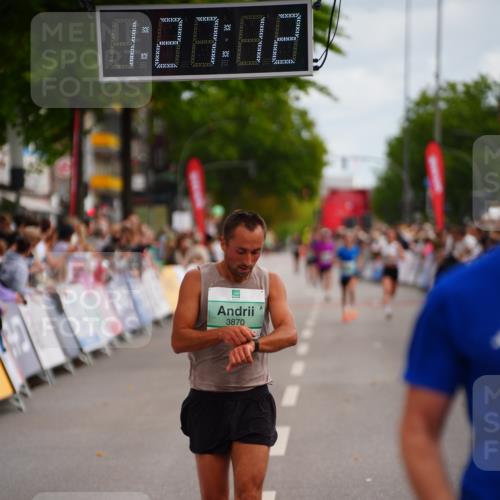 20.09.2026 - PSD Bank Halbmarathon LAZAROV Photography http://msf.ph/oto/10499795 20.09.2026 11:27:12 Ziel 1574, 3870, 4553 meine-sportfotos.de