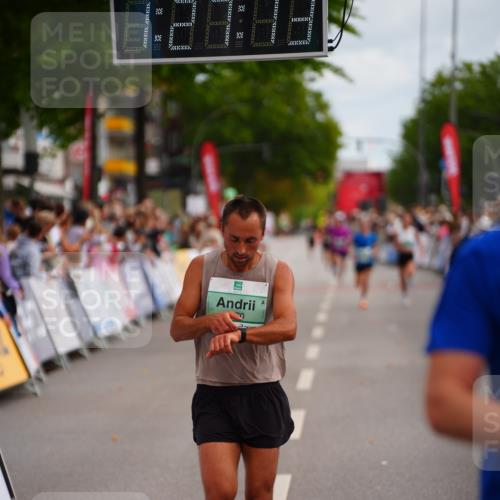20.09.2026 - PSD Bank Halbmarathon LAZAROV Photography http://msf.ph/oto/10499798 20.09.2026 11:27:12 Ziel 1574, 3870, 4553 meine-sportfotos.de