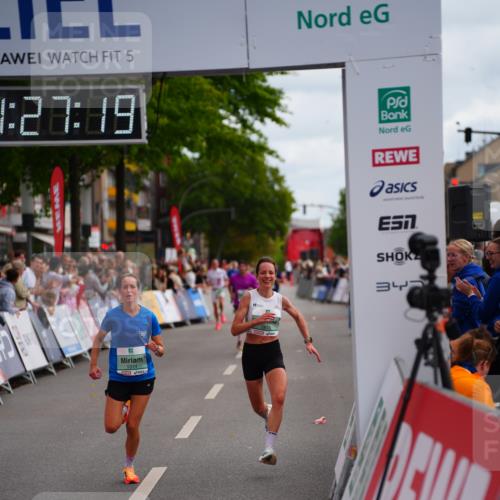20.09.2026 - PSD Bank Halbmarathon LAZAROV Photography http://msf.ph/oto/10499801 20.09.2026 11:27:18 Ziel 1314, 2813, 3870 meine-sportfotos.de