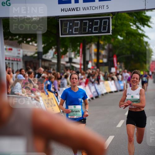 20.09.2026 - PSD Bank Halbmarathon LAZAROV Photography http://msf.ph/oto/10499812 20.09.2026 11:27:19 Ziel 1314, 2813, 3870 meine-sportfotos.de