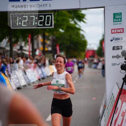 20.09.2026 - PSD Bank Halbmarathon LAZAROV Photography http://msf.ph/oto/10499817 20.09.2026 11:27:20 Ziel 1314, 2813, 3870 meine-sportfotos.de