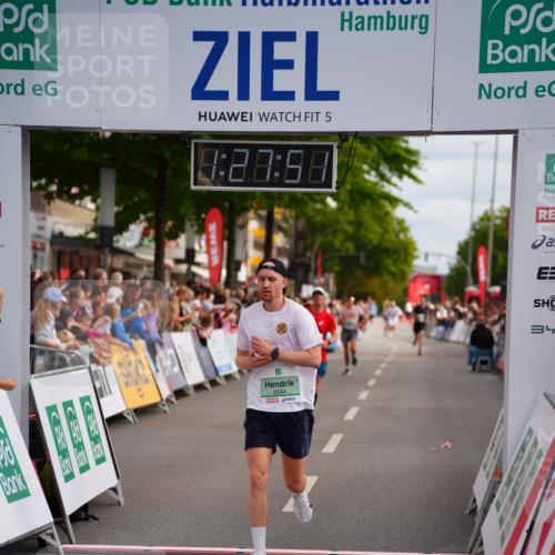 20.09.2026 - PSD Bank Halbmarathon LAZAROV Photography http://msf.ph/oto/10499939 20.09.2026 11:27:51 Ziel 2544, 3189, 3348, 3431 meine-sportfotos.de