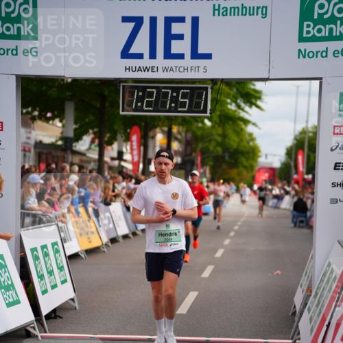 20.09.2026 - PSD Bank Halbmarathon LAZAROV Photography http://msf.ph/oto/10499942 20.09.2026 11:27:51 Ziel 2544, 3189, 3348, 3431 meine-sportfotos.de