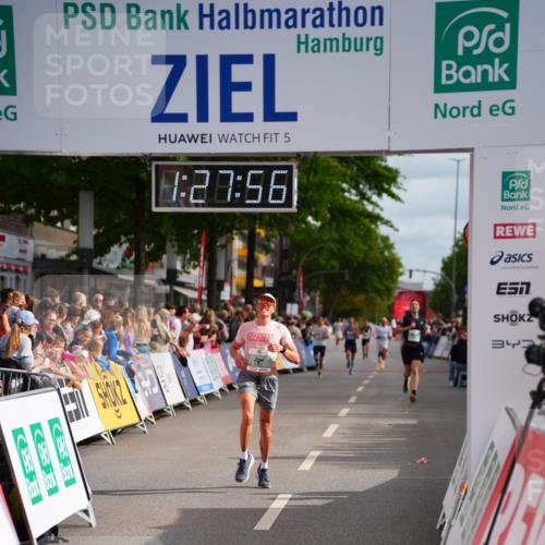 20.09.2026 - PSD Bank Halbmarathon LAZAROV Photography http://msf.ph/oto/10499960 20.09.2026 11:27:56 Ziel 2544, 3431, 4462 meine-sportfotos.de