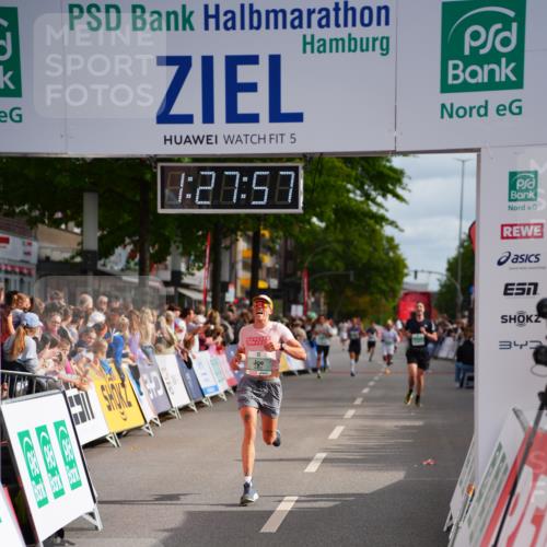 20.09.2026 - PSD Bank Halbmarathon LAZAROV Photography http://msf.ph/oto/10499963 20.09.2026 11:27:56 Ziel 2544, 3431, 4462 meine-sportfotos.de