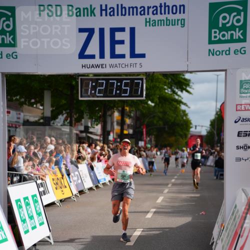 20.09.2026 - PSD Bank Halbmarathon LAZAROV Photography http://msf.ph/oto/10499964 20.09.2026 11:27:57 Ziel 2544, 3431, 4462 meine-sportfotos.de