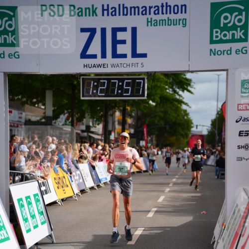 20.09.2026 - PSD Bank Halbmarathon LAZAROV Photography http://msf.ph/oto/10499967 20.09.2026 11:27:57 Ziel 2544, 3431, 4462 meine-sportfotos.de