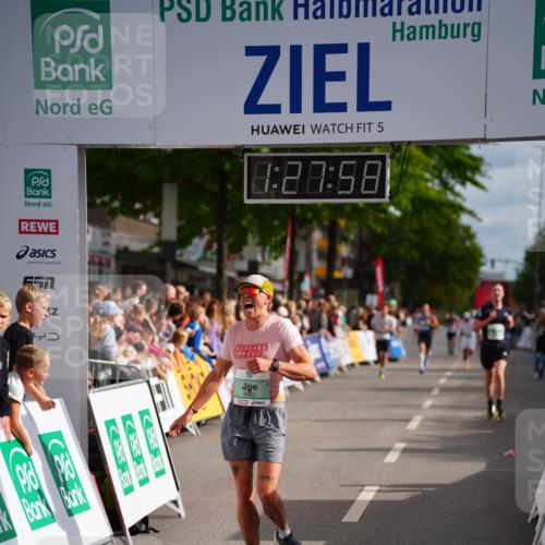 20.09.2026 - PSD Bank Halbmarathon LAZAROV Photography http://msf.ph/oto/10499975 20.09.2026 11:27:58 Ziel 1606, 2544, 3431, 4462 meine-sportfotos.de