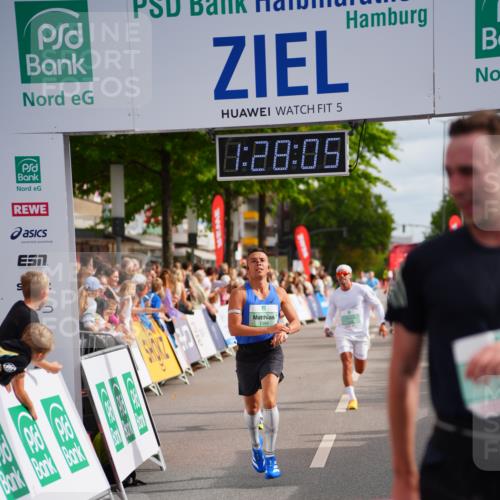 20.09.2026 - PSD Bank Halbmarathon LAZAROV Photography http://msf.ph/oto/10499986 20.09.2026 11:28:04 Ziel 1399, 1606, 3068, 4462, 4795 meine-sportfotos.de