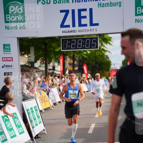 20.09.2026 - PSD Bank Halbmarathon LAZAROV Photography http://msf.ph/oto/10499989 20.09.2026 11:28:04 Ziel 1399, 1606, 3068, 4462, 4795 meine-sportfotos.de