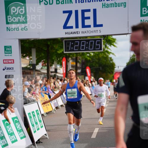 20.09.2026 - PSD Bank Halbmarathon LAZAROV Photography http://msf.ph/oto/10499992 20.09.2026 11:28:04 Ziel 1399, 1606, 3068, 4462, 4795 meine-sportfotos.de