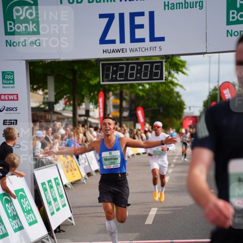 20.09.2026 - PSD Bank Halbmarathon LAZAROV Photography http://msf.ph/oto/10499995 20.09.2026 11:28:05 Ziel 1399, 1606, 3068, 4462, 4795 meine-sportfotos.de