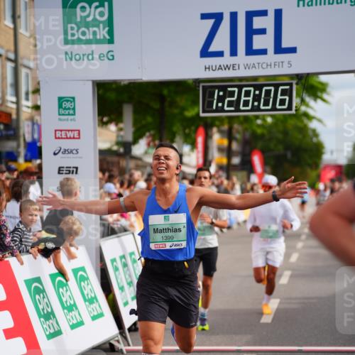 20.09.2026 - PSD Bank Halbmarathon LAZAROV Photography http://msf.ph/oto/10500001 20.09.2026 11:28:05 Ziel 1399, 1606, 3068, 4462, 4795 meine-sportfotos.de