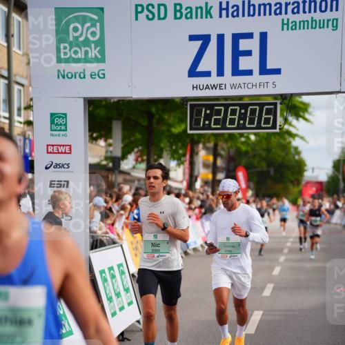 20.09.2026 - PSD Bank Halbmarathon LAZAROV Photography http://msf.ph/oto/10500006 20.09.2026 11:28:06 Ziel 1399, 1606, 3068, 3207, 4462, 4795 meine-sportfotos.de