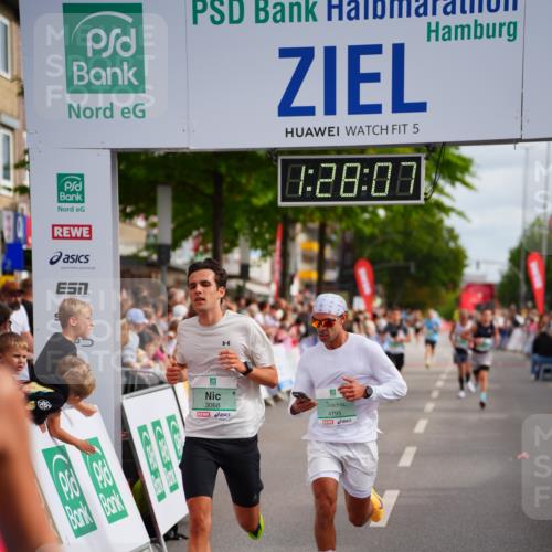20.09.2026 - PSD Bank Halbmarathon LAZAROV Photography http://msf.ph/oto/10500009 20.09.2026 11:28:06 Ziel 1399, 1606, 3068, 3207, 4462, 4795 meine-sportfotos.de
