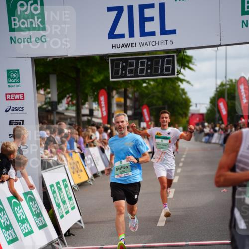 20.09.2026 - PSD Bank Halbmarathon LAZAROV Photography http://msf.ph/oto/10500066 20.09.2026 11:28:16 Ziel 1096, 1679, 2484, 3207, 3362 meine-sportfotos.de