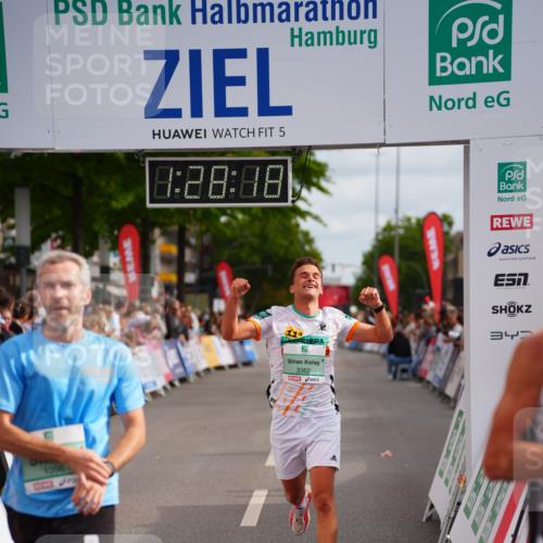 20.09.2026 - PSD Bank Halbmarathon LAZAROV Photography http://msf.ph/oto/10500080 20.09.2026 11:28:17 Ziel 1096, 1679, 2484, 3207, 3362 meine-sportfotos.de