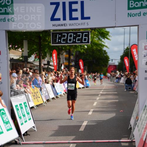 20.09.2026 - PSD Bank Halbmarathon LAZAROV Photography http://msf.ph/oto/10500099 20.09.2026 11:28:26 Ziel 3077 meine-sportfotos.de