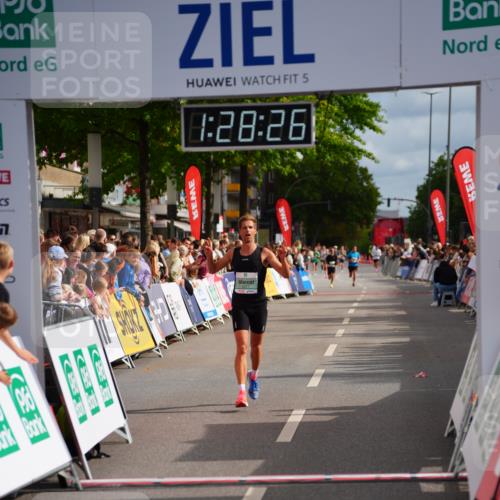 20.09.2026 - PSD Bank Halbmarathon LAZAROV Photography http://msf.ph/oto/10500103 20.09.2026 11:28:26 Ziel 3077 meine-sportfotos.de