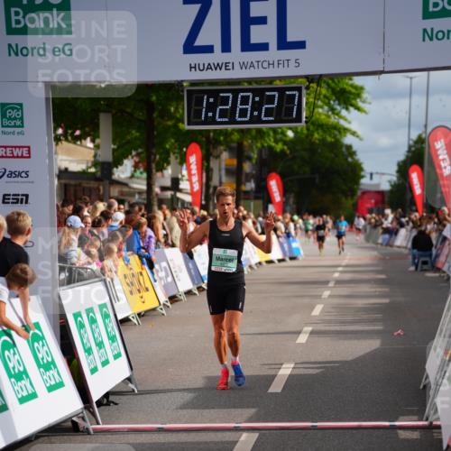 20.09.2026 - PSD Bank Halbmarathon LAZAROV Photography http://msf.ph/oto/10500109 20.09.2026 11:28:27 Ziel 3077 meine-sportfotos.de