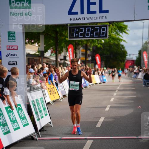 20.09.2026 - PSD Bank Halbmarathon LAZAROV Photography http://msf.ph/oto/10500112 20.09.2026 11:28:28 Ziel 3077 meine-sportfotos.de