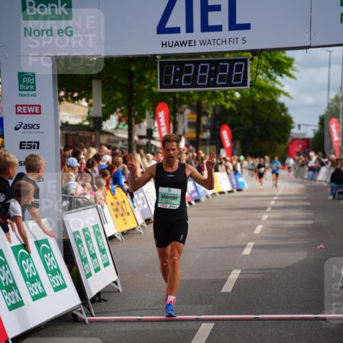 20.09.2026 - PSD Bank Halbmarathon LAZAROV Photography http://msf.ph/oto/10500114 20.09.2026 11:28:28 Ziel 3077 meine-sportfotos.de