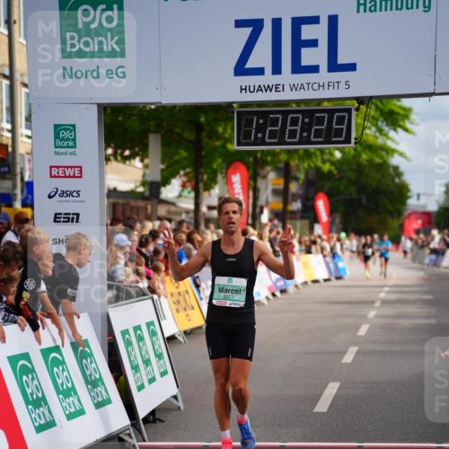 20.09.2026 - PSD Bank Halbmarathon LAZAROV Photography http://msf.ph/oto/10500117 20.09.2026 11:28:28 Ziel 3077 meine-sportfotos.de