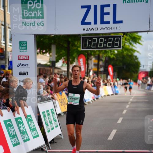 20.09.2026 - PSD Bank Halbmarathon LAZAROV Photography http://msf.ph/oto/10500122 20.09.2026 11:28:29 Ziel 3077 meine-sportfotos.de